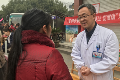 農技專家解農憂 魚病防治護豐收——市科協“三服務”活動走進洋埠鎮